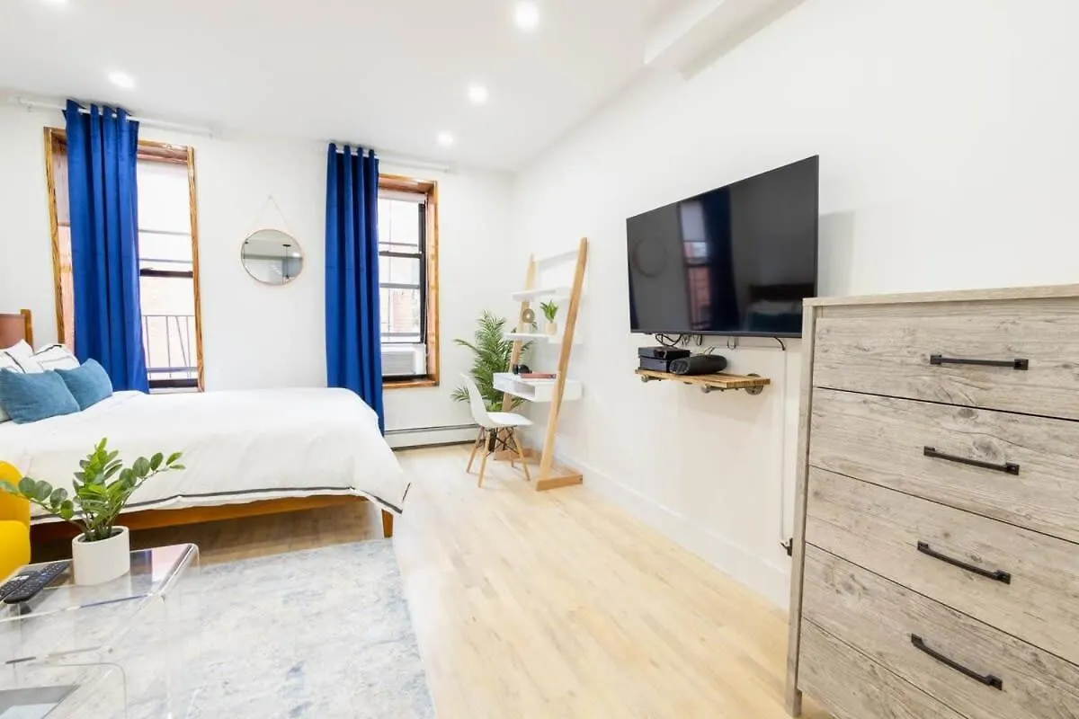 1597-1 Large Studio W D In The Unit Prime Ues New York 0*,  United States