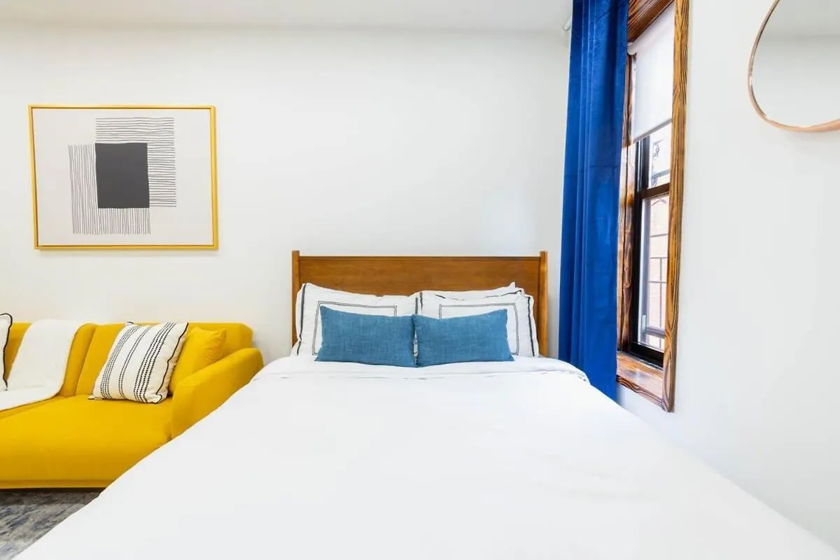 1597-1 Large Studio W D In The Unit Prime Ues New York