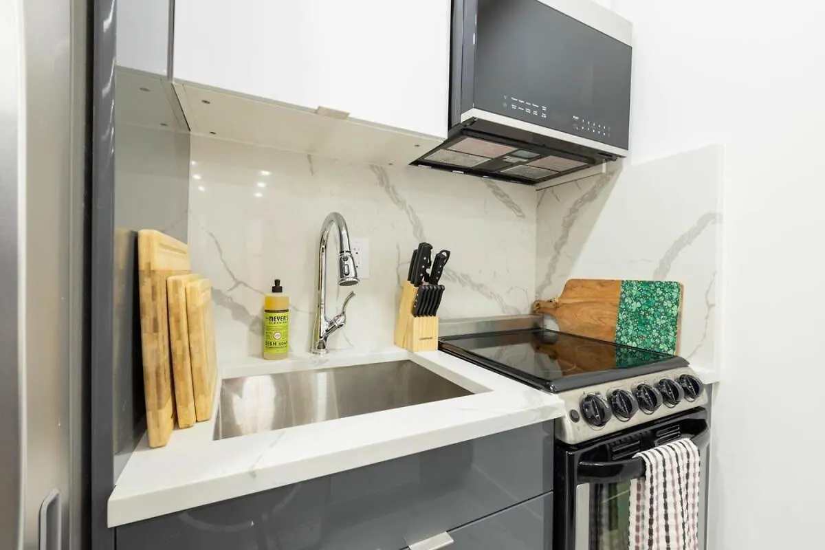 1597-1 Large Studio W D In The Unit Prime Ues New York 0*,